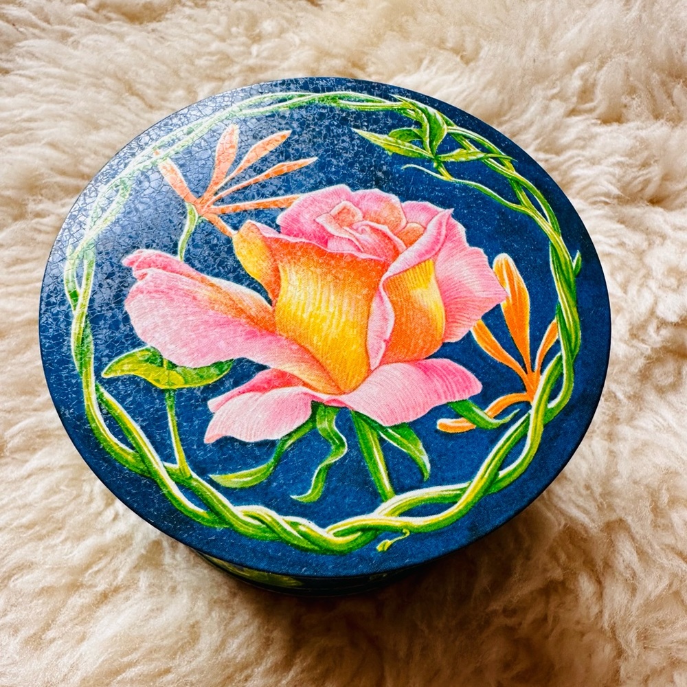 Vintage 70s Current Hummingbird Rose Honeysuckle Tin - Picture 3 of 6